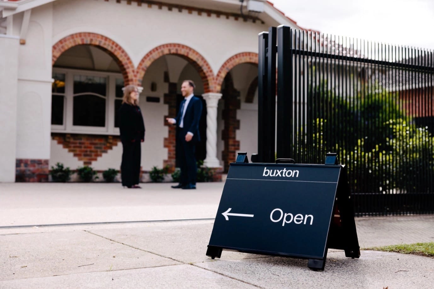 buxton-sign